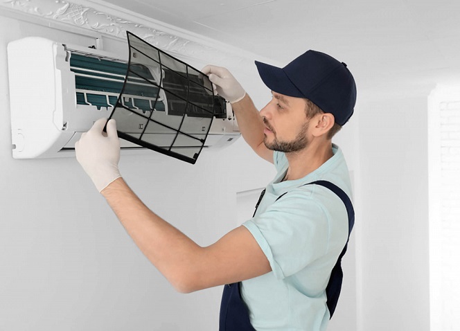 Чистка фильтров кондиционера мастером