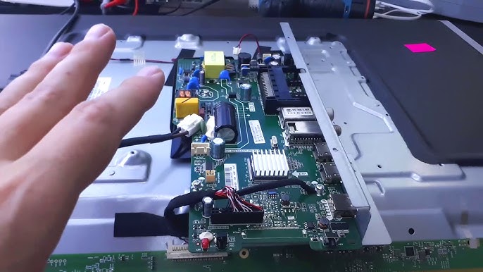 Матрица изображения внутри разобраного телевизора