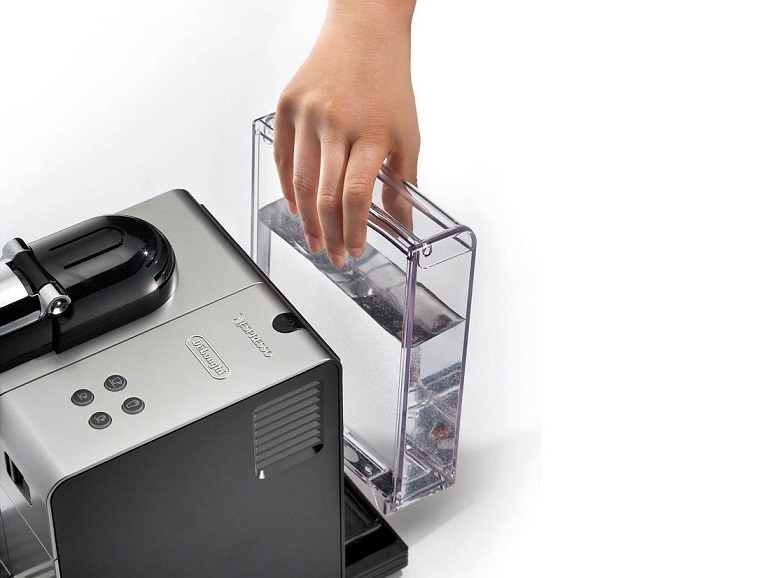 Заміна контейнера з водою в кавомашині