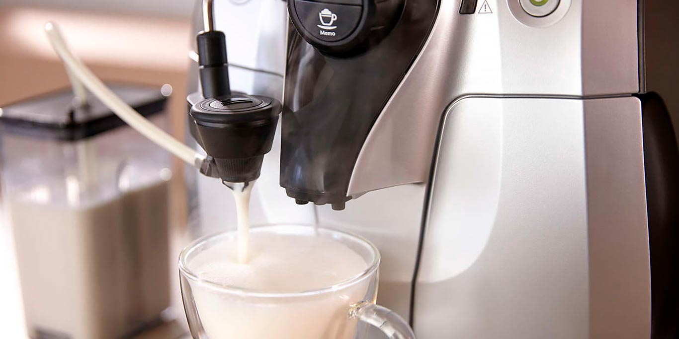 Кавомашина подає молоко не збиваючи