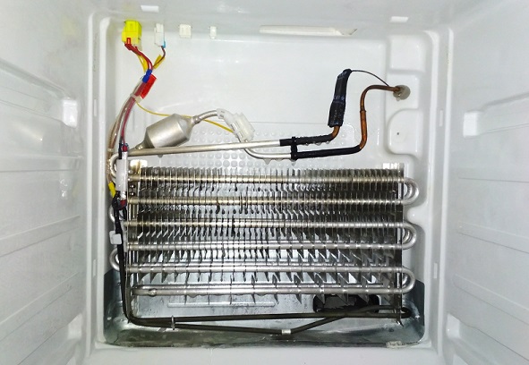 Не охолоджує холодильна камера