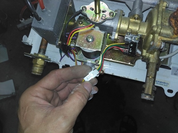 Не тухнет газовая колонка | СЦ "БыстроМастер" в Одессе - 7 : bystromaster.com.ua Диагностика системы поджига в газовой колонке