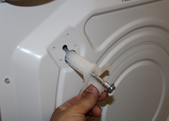 Стиральная машина прыгает – профессиональный ремонт в Одессе - 7 : bystromaster.com.ua Удаление транспортировочных крепежей со стиральной машины